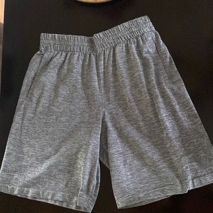 NWOT Under Armour Heat gear mens gym shorts. size L
